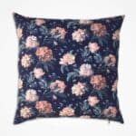 Liberty Pudebetræk Decadent Blooms sort /fersken 50x50