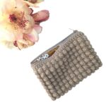 Hæklet pung i sand Alpakkauld med foer af Libertystof